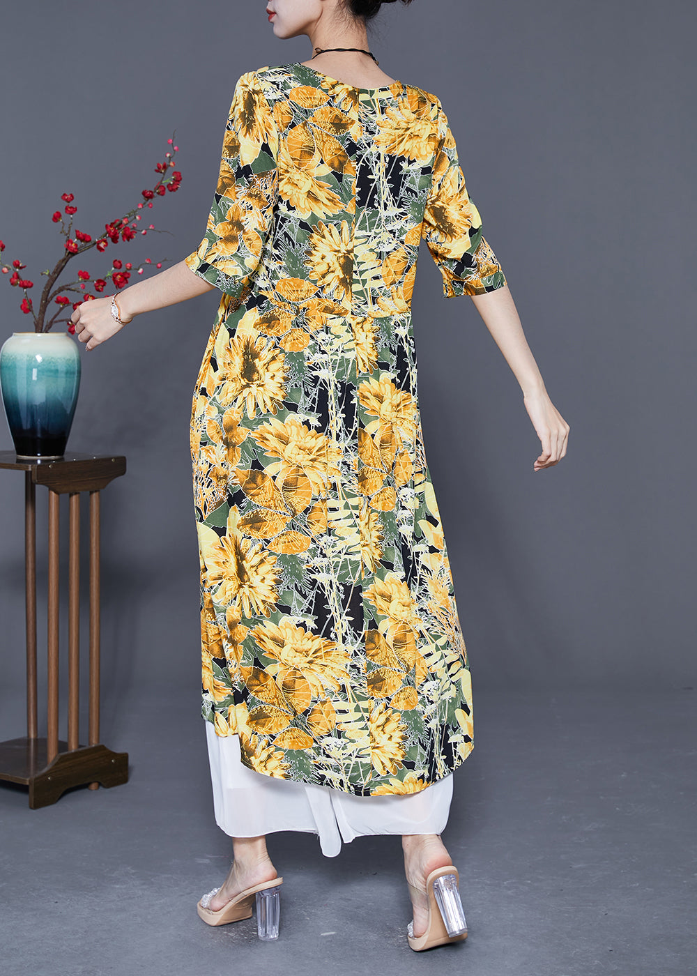 Beautifully Finished Dress in a Timeless Design