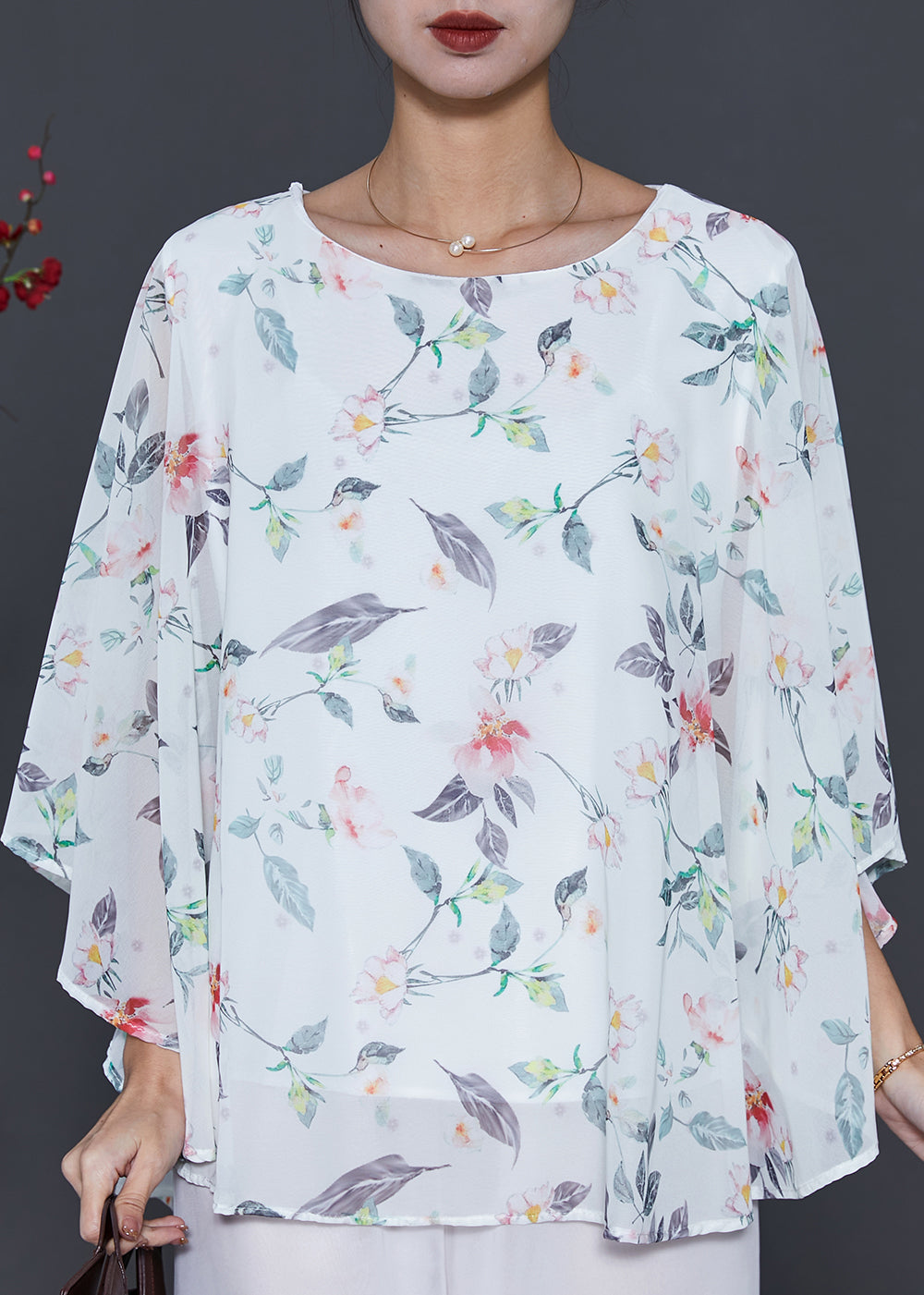 Well Tailored Top with a Graceful Silhouette