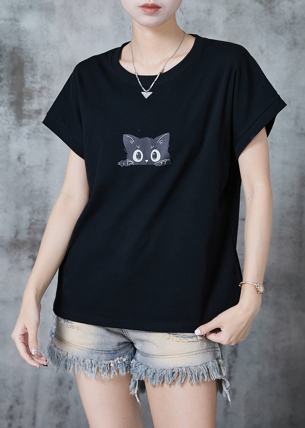 Effortlessly Elegant Top with a Timeless Design