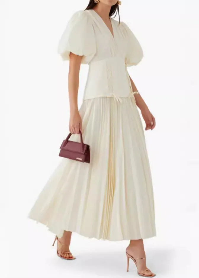 Effortlessly Elegant Dress with a Timeless Design