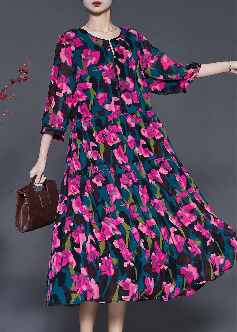Effortlessly Elegant Dress with a Timeless Design