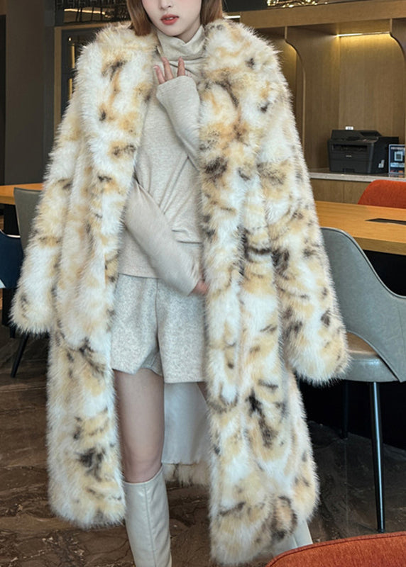 Well Tailored Coat with a Graceful Silhouette