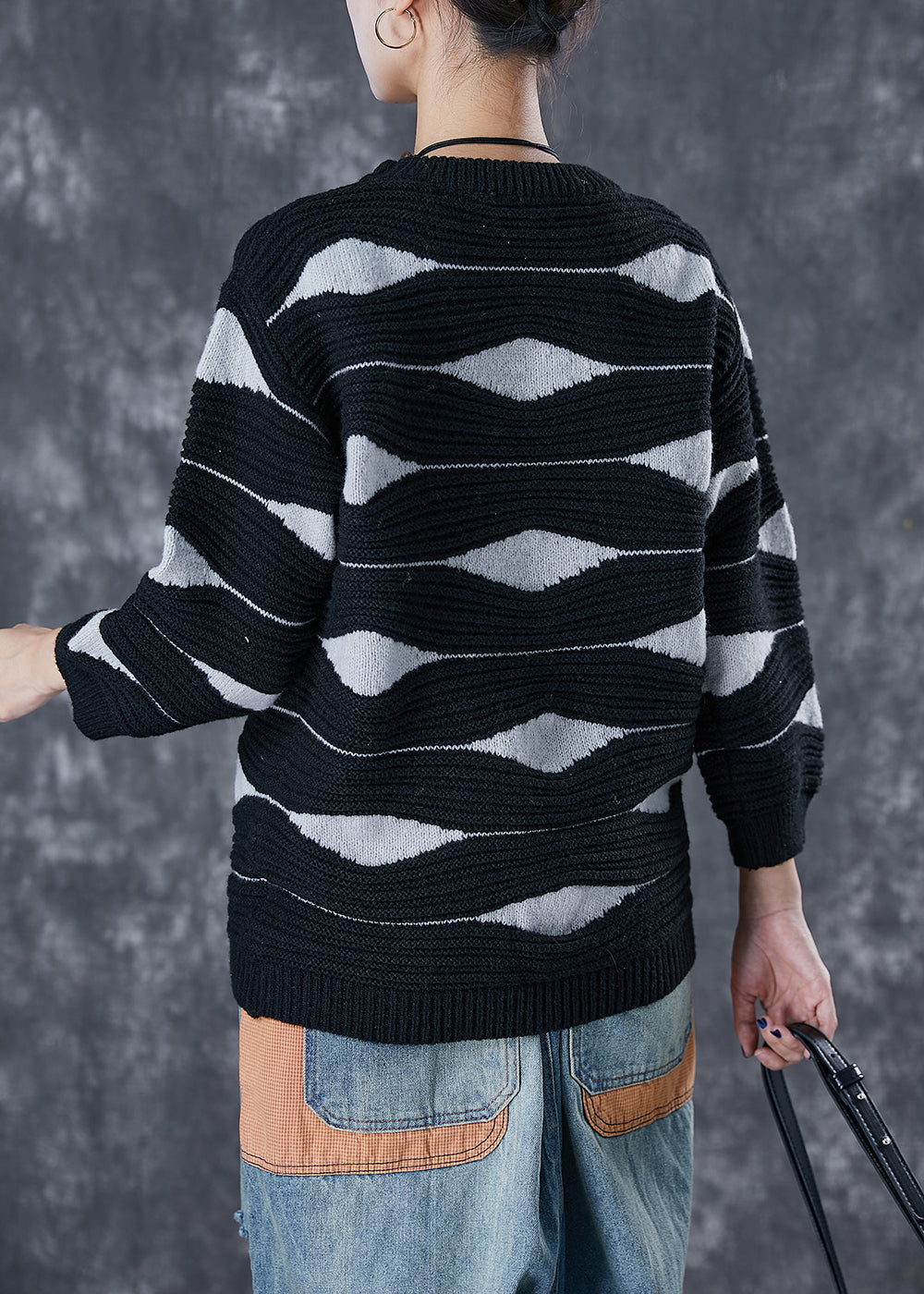 Well Tailored Sweater with a Graceful Silhouette