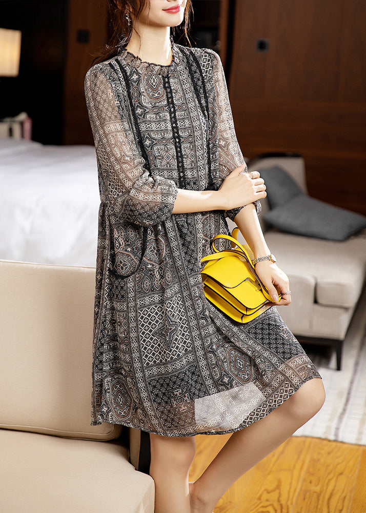 Effortlessly Elegant Dress with a Timeless Design