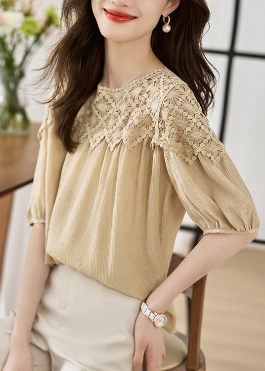 Well Tailored Top with a Graceful Silhouette