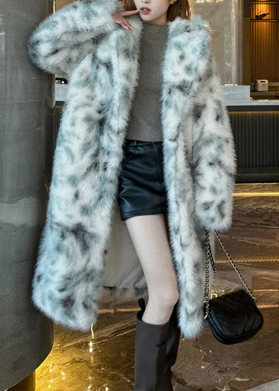 Well Tailored Coat with a Graceful Silhouette