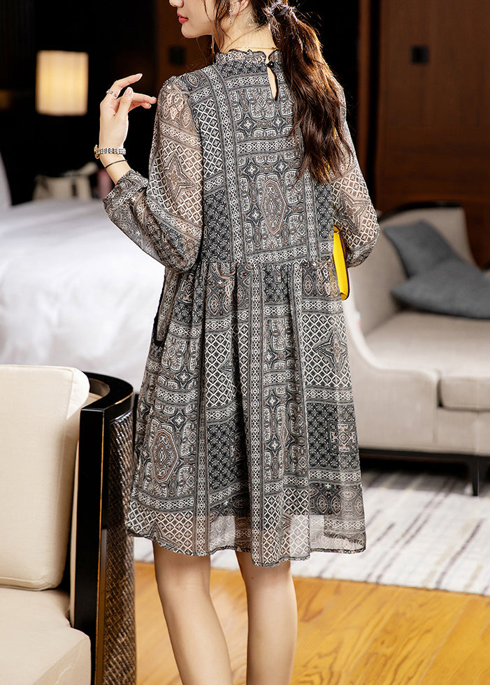 Effortlessly Elegant Dress with a Timeless Design