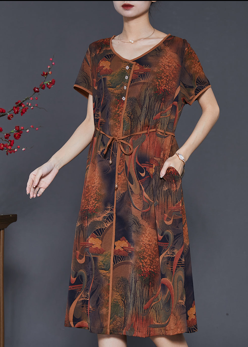 Well Tailored Dress with a Graceful Silhouette