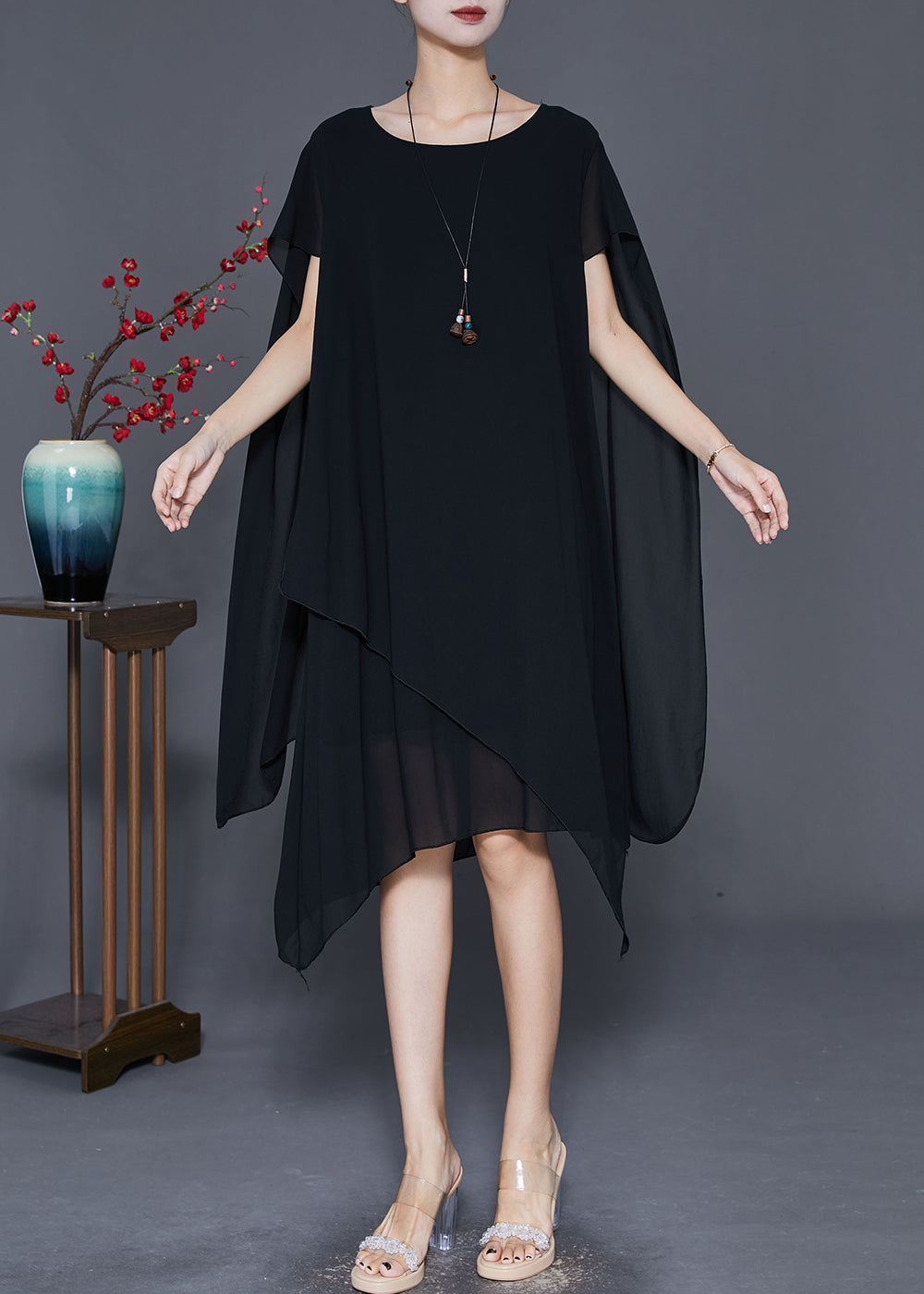 Well Tailored Dress with a Graceful Silhouette