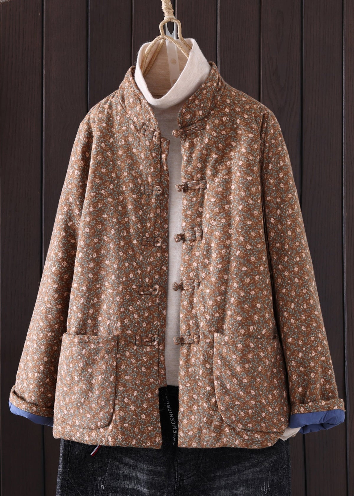 Well Tailored Coat with a Graceful Silhouette
