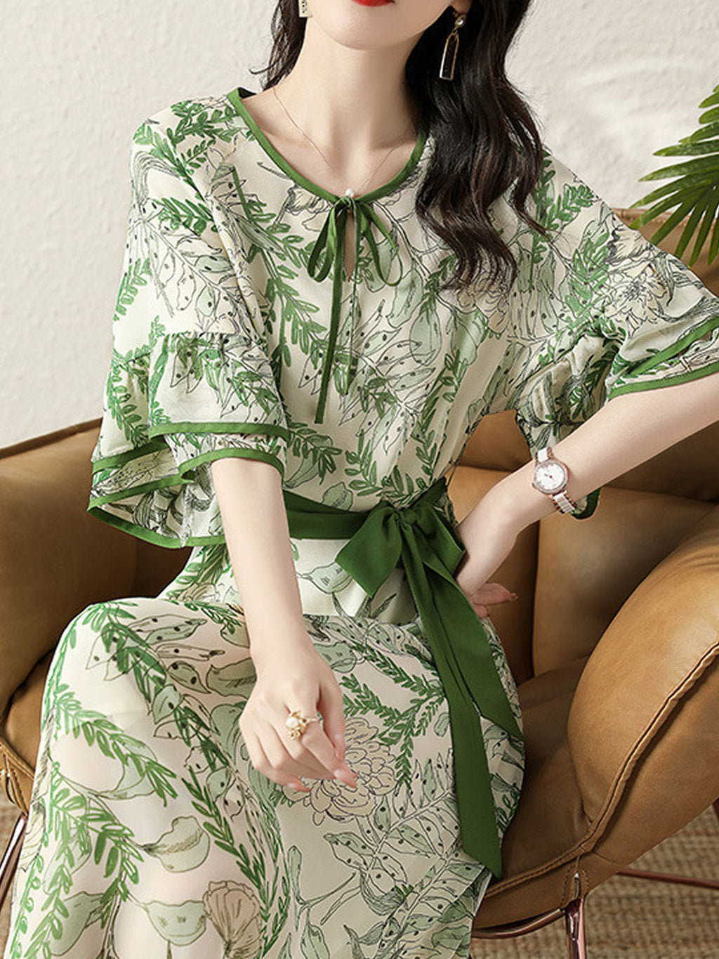 Classic Vintage Dress with a Flattering Fit