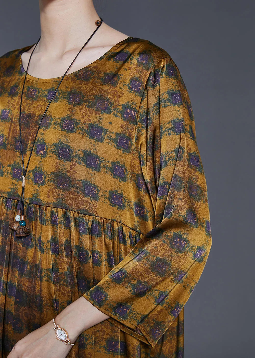 Beautifully Finished Dress in a Timeless Design
