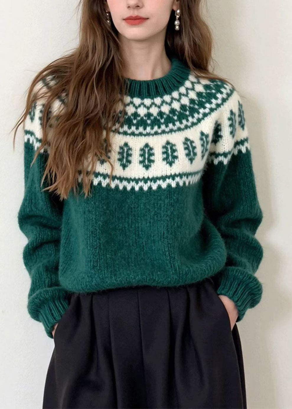 Well Tailored Sweater with a Graceful Silhouette