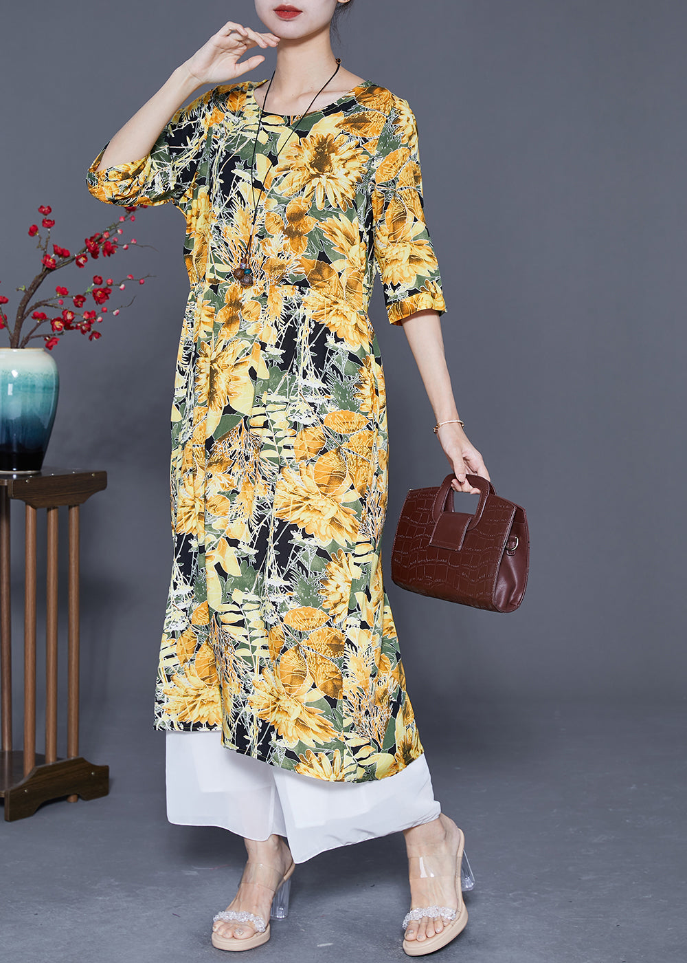 Beautifully Finished Dress in a Timeless Design
