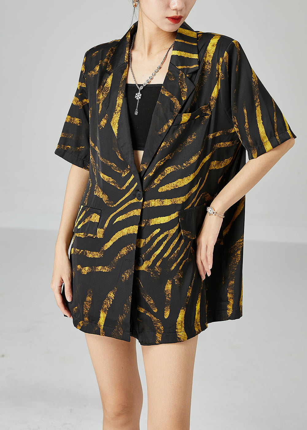 Well Tailored Coat with a Graceful Silhouette