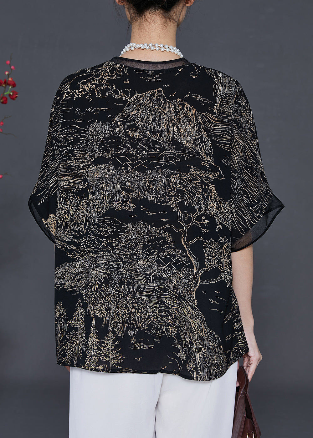 Beautifully Crafted Blouse in a Classic Style