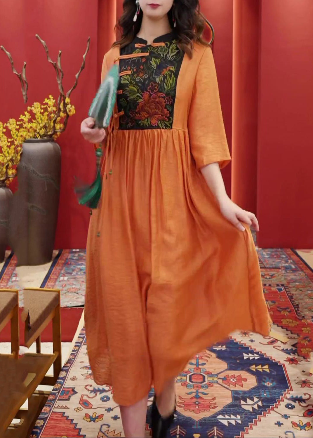 Beautifully Finished Dress in a Timeless Design