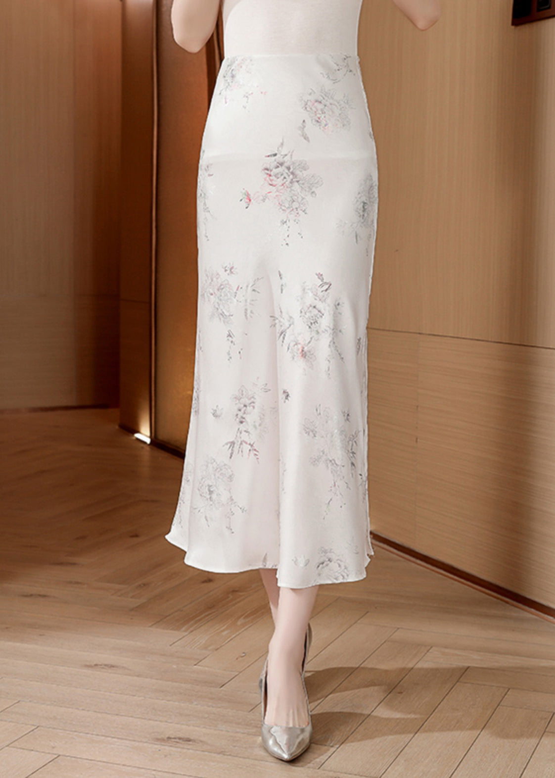 Gracefully Styled Garment for Any Occasion