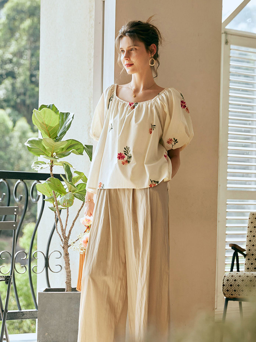 Well Tailored Top with a Graceful Silhouette