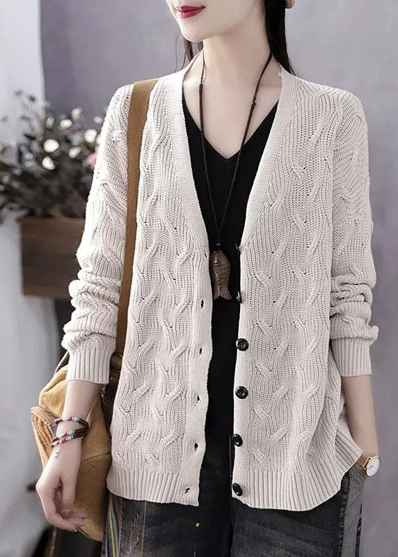 Effortlessly Elegant Sweater with a Timeless Design