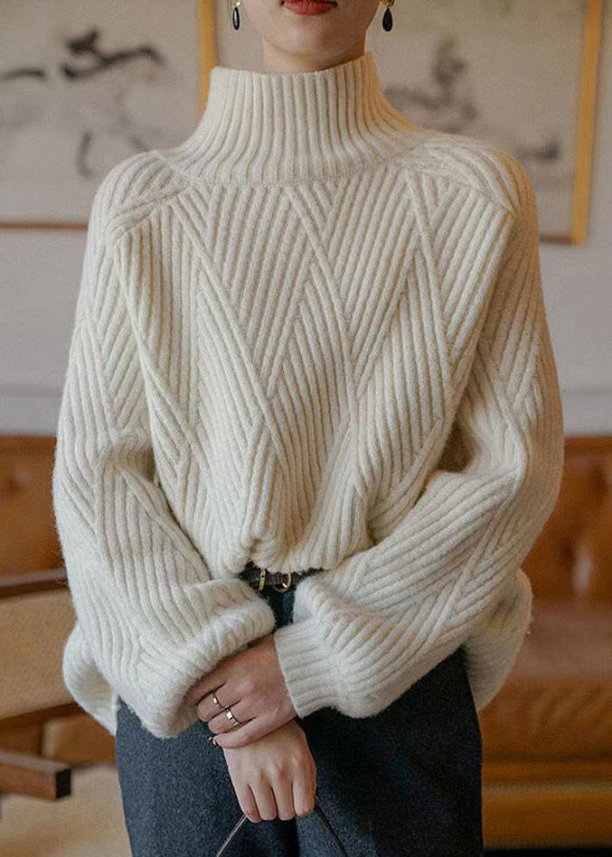 Well Tailored Sweater with a Graceful Silhouette