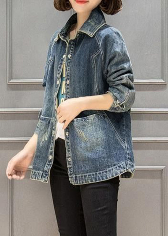 Well Tailored Coat with a Graceful Silhouette