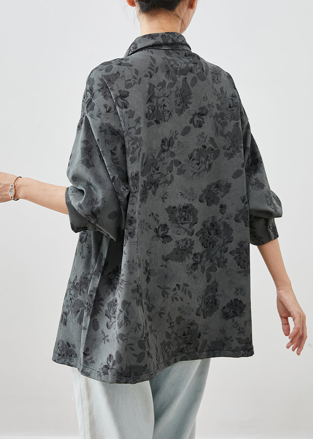 Classic Vintage Shirt with a Flattering Fit