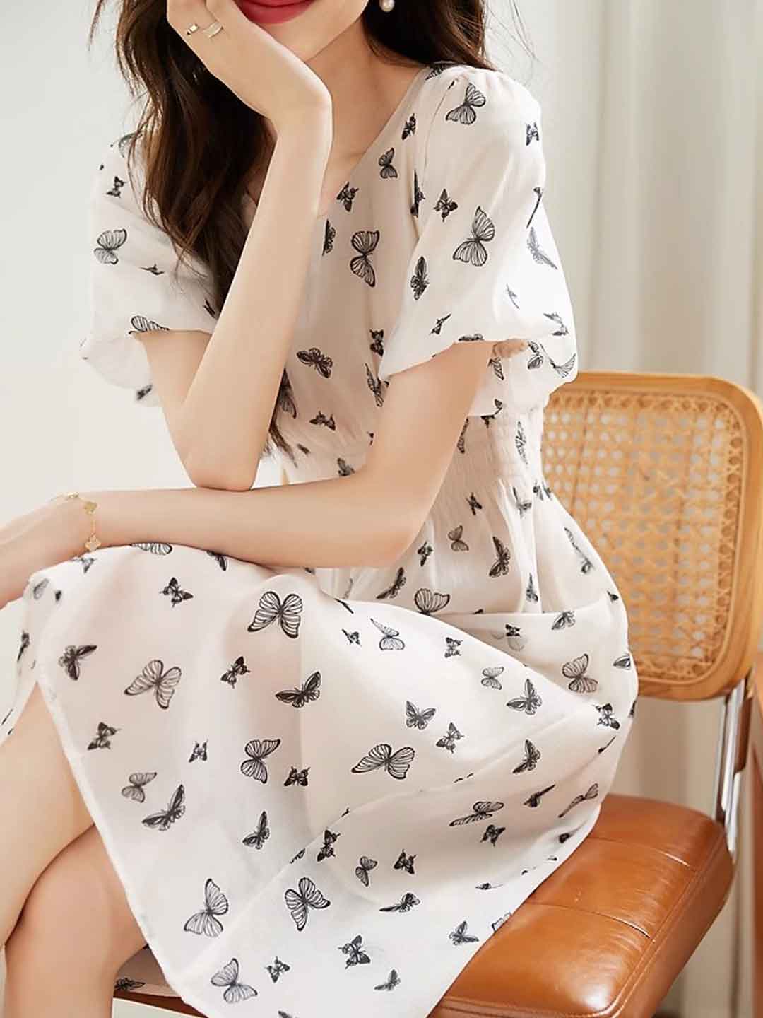 Well Tailored Dress with a Graceful Silhouette