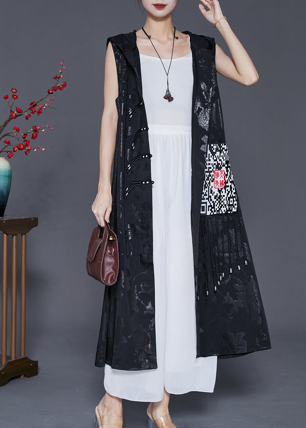 Effortlessly Elegant Garment with a Timeless Design