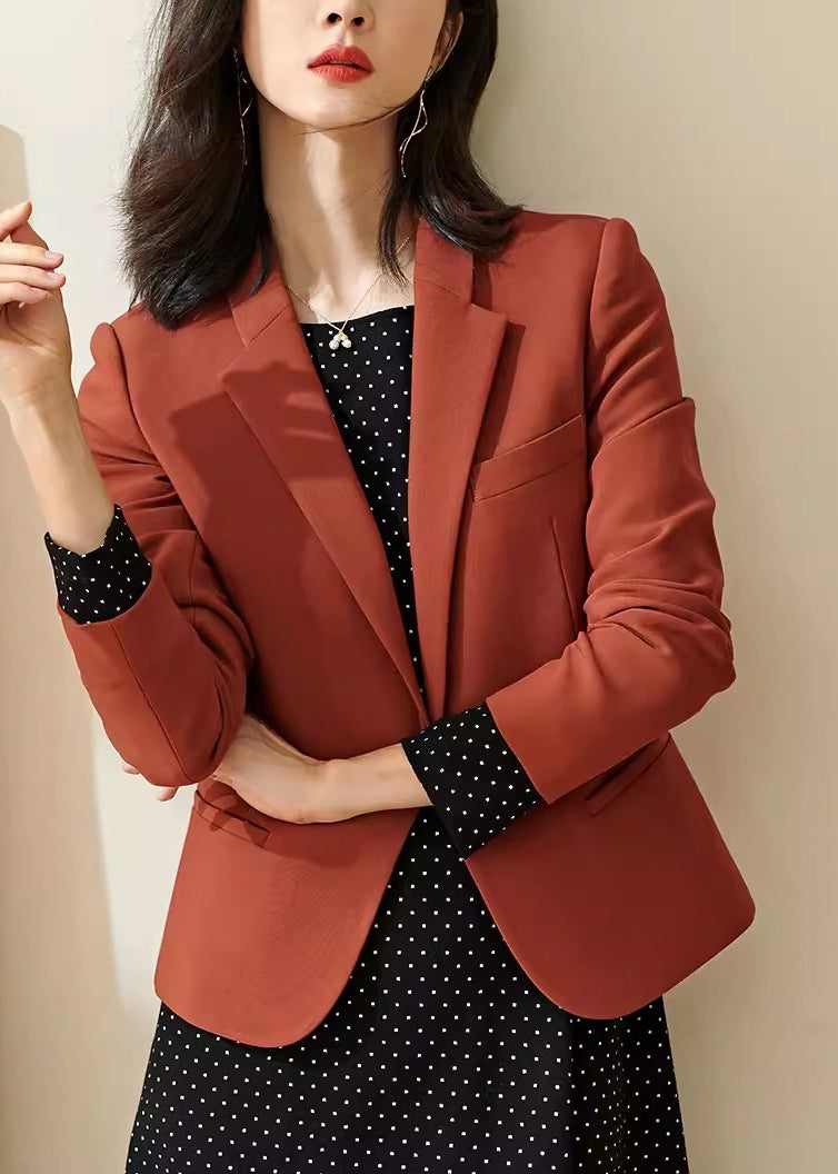Well Tailored Coat with a Graceful Silhouette