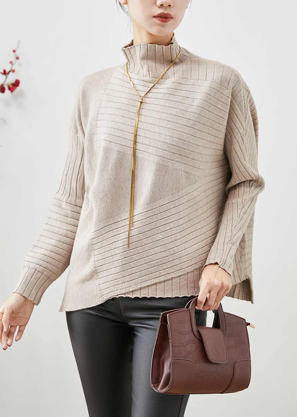 Well Tailored Sweater with a Graceful Silhouette