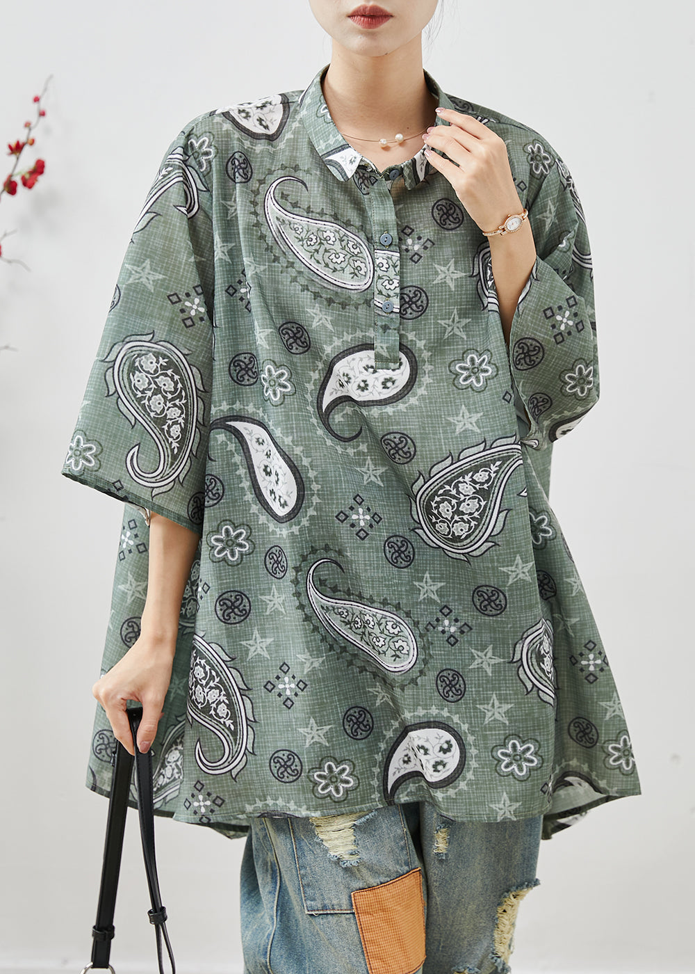 Classic Vintage Shirt with a Flattering Fit