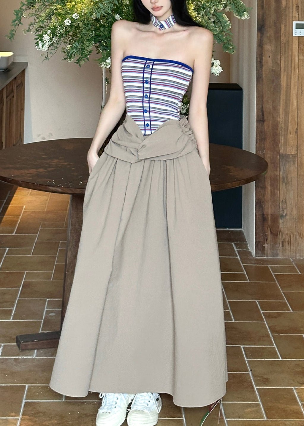 Beautifully Finished Dress in a Timeless Design