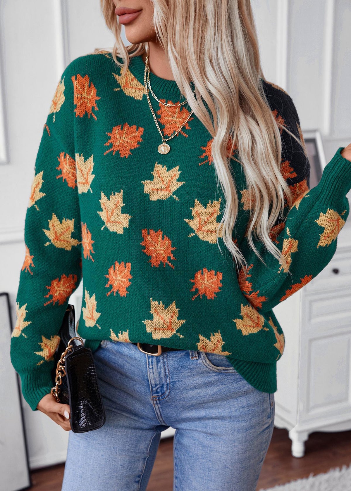 Effortlessly Elegant Sweater with a Timeless Design
