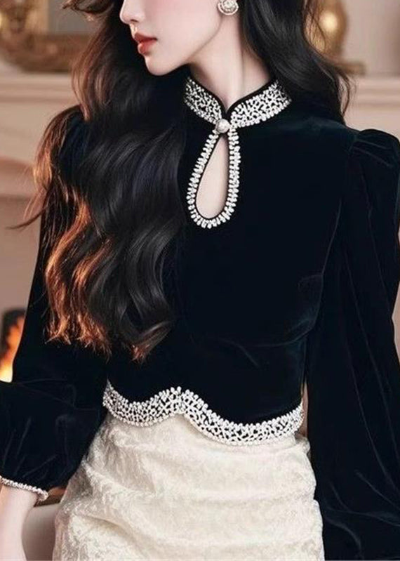Effortlessly Elegant Top with a Timeless Design