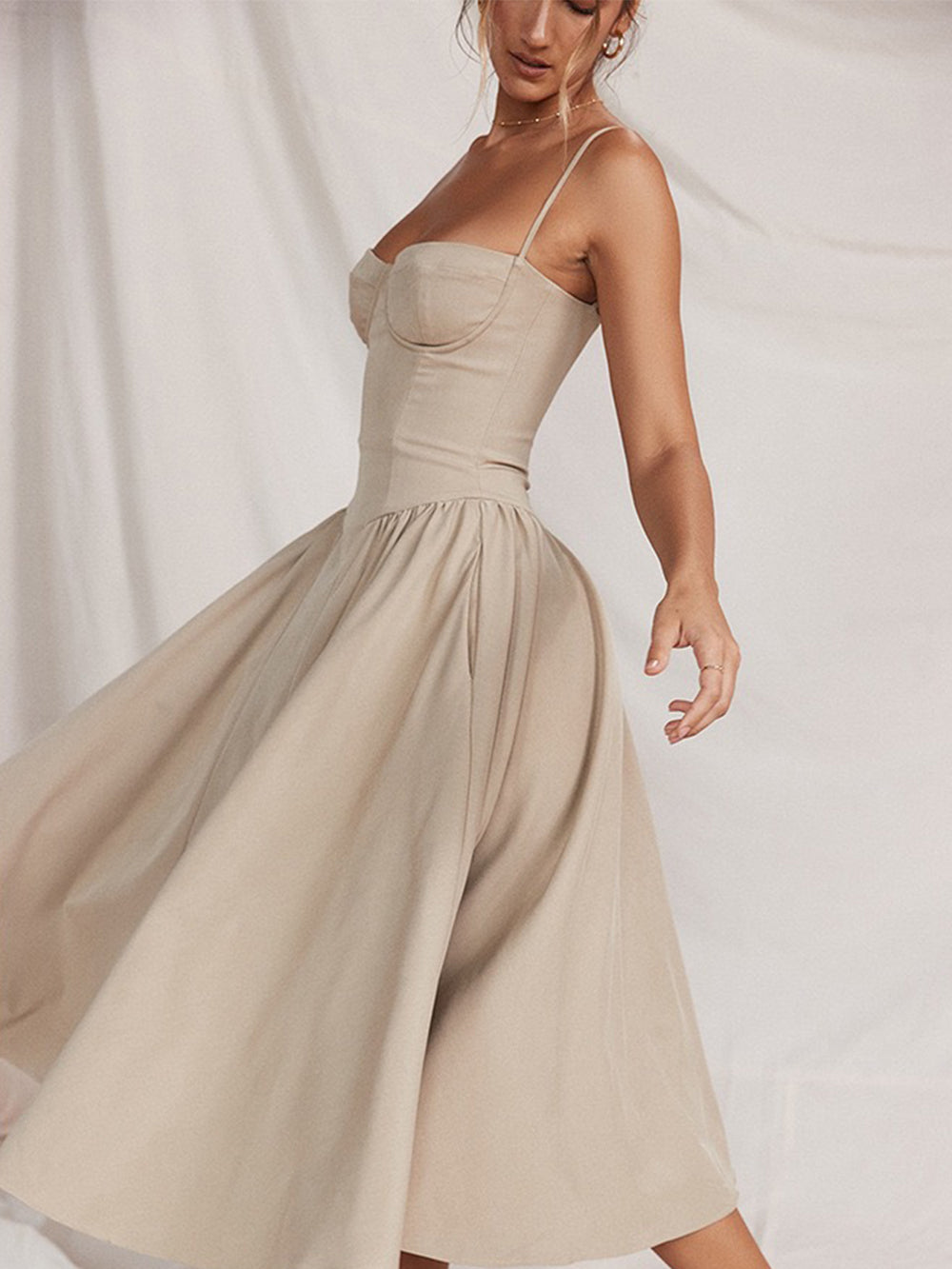 Well Tailored Dress with a Graceful Silhouette