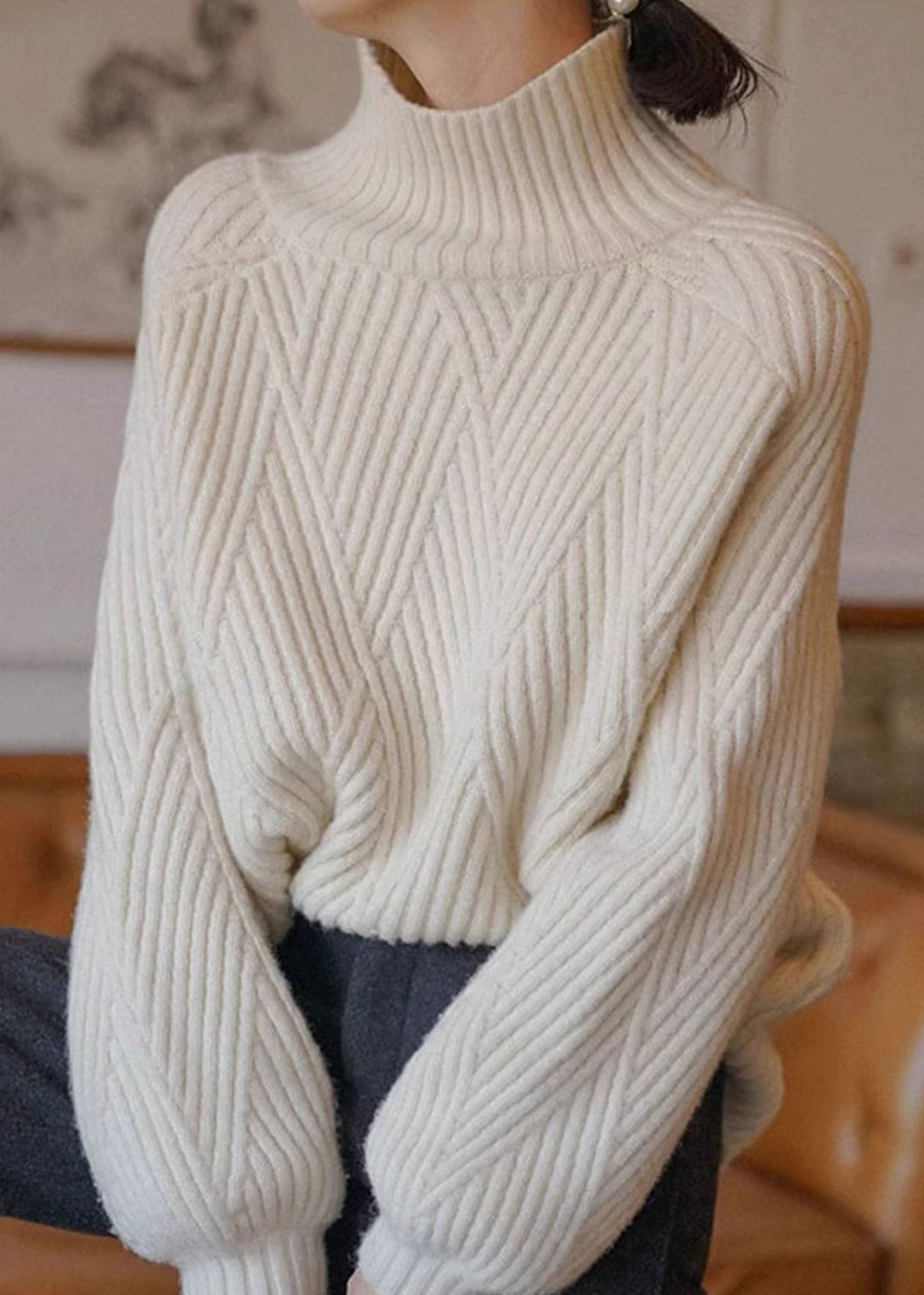 Well Tailored Sweater with a Graceful Silhouette