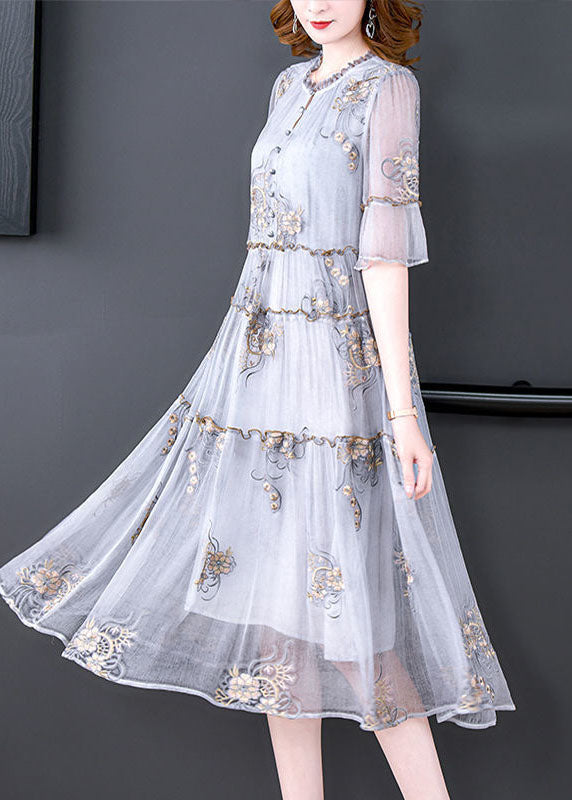Beautifully Finished Dress in a Timeless Design
