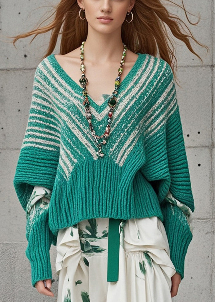 Effortlessly Elegant Sweater with a Timeless Design