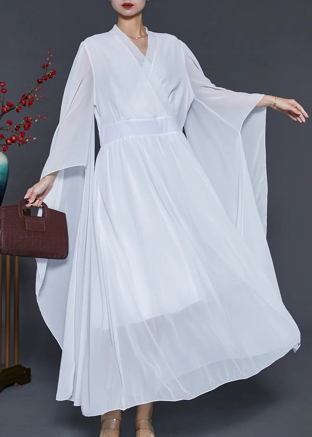 Beautifully Finished Dress in a Timeless Design