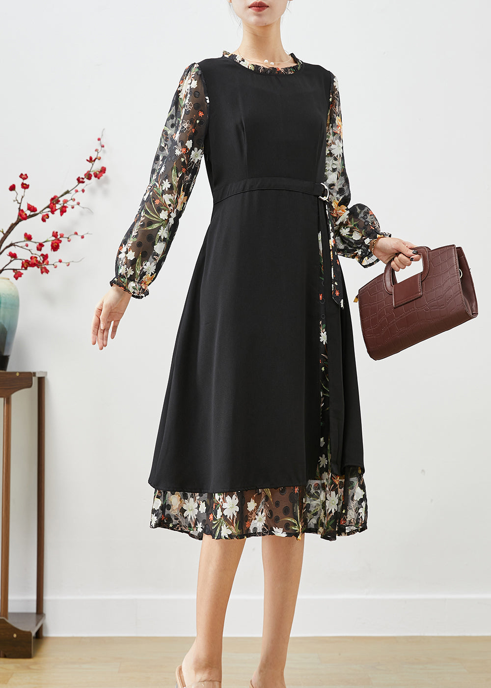 Beautifully Finished Dress in a Timeless Design