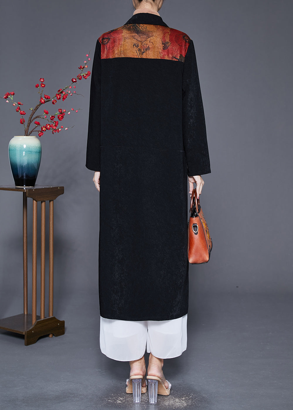 Well Tailored Coat with a Graceful Silhouette