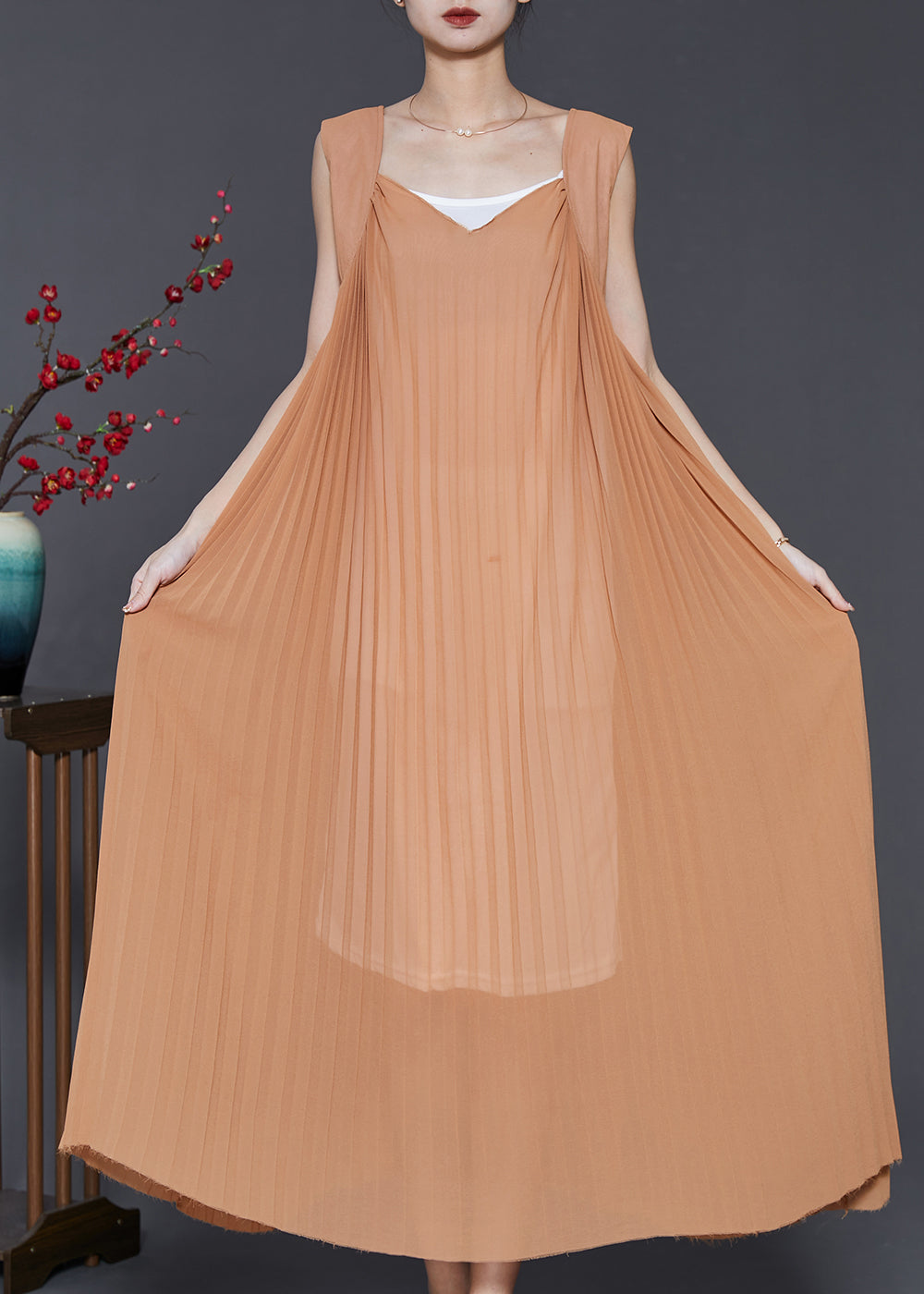 Beautifully Finished Dress in a Timeless Design