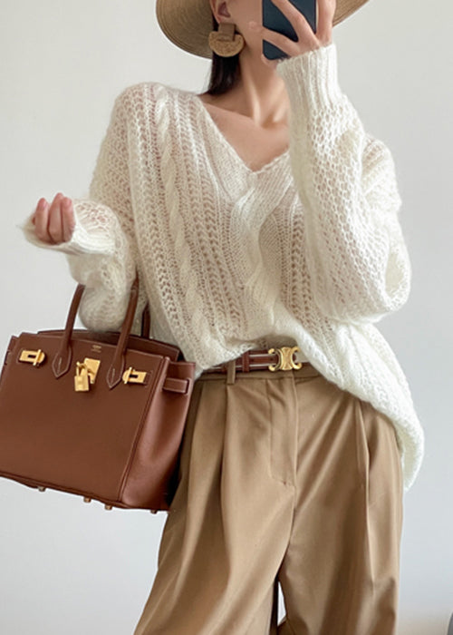 Well Tailored Sweater with a Graceful Silhouette