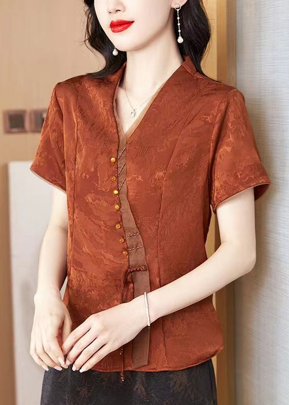 Well Tailored Blouse with a Graceful Silhouette