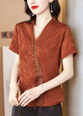 Well Tailored Blouse with a Graceful Silhouette