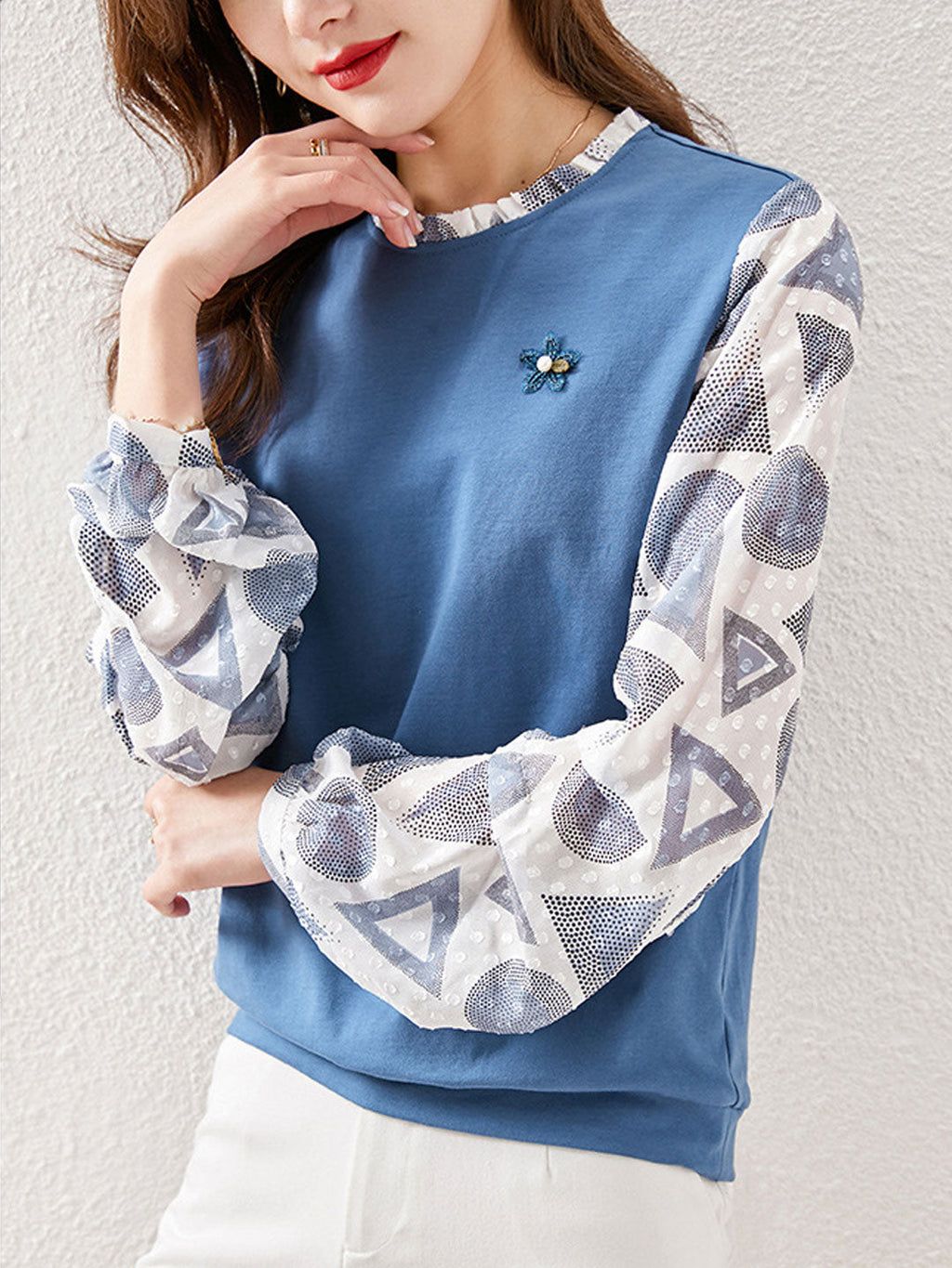Effortlessly Elegant Top with a Timeless Design