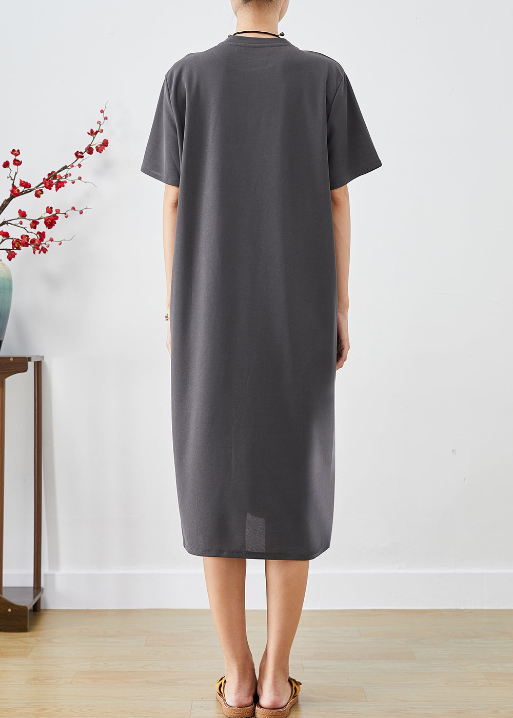 Beautifully Finished Dress in a Timeless Design