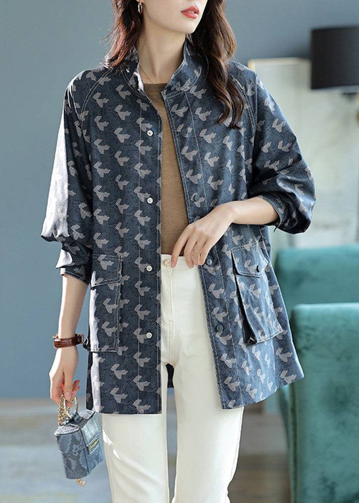 Well Tailored Coat with a Graceful Silhouette