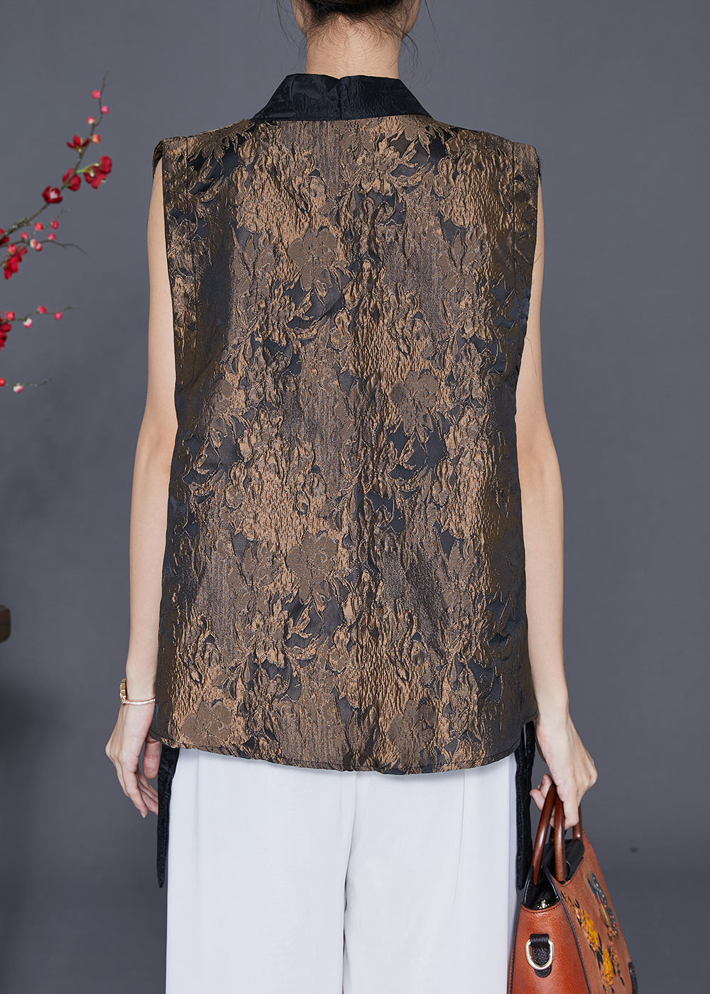 Effortlessly Elegant Garment with a Timeless Design
